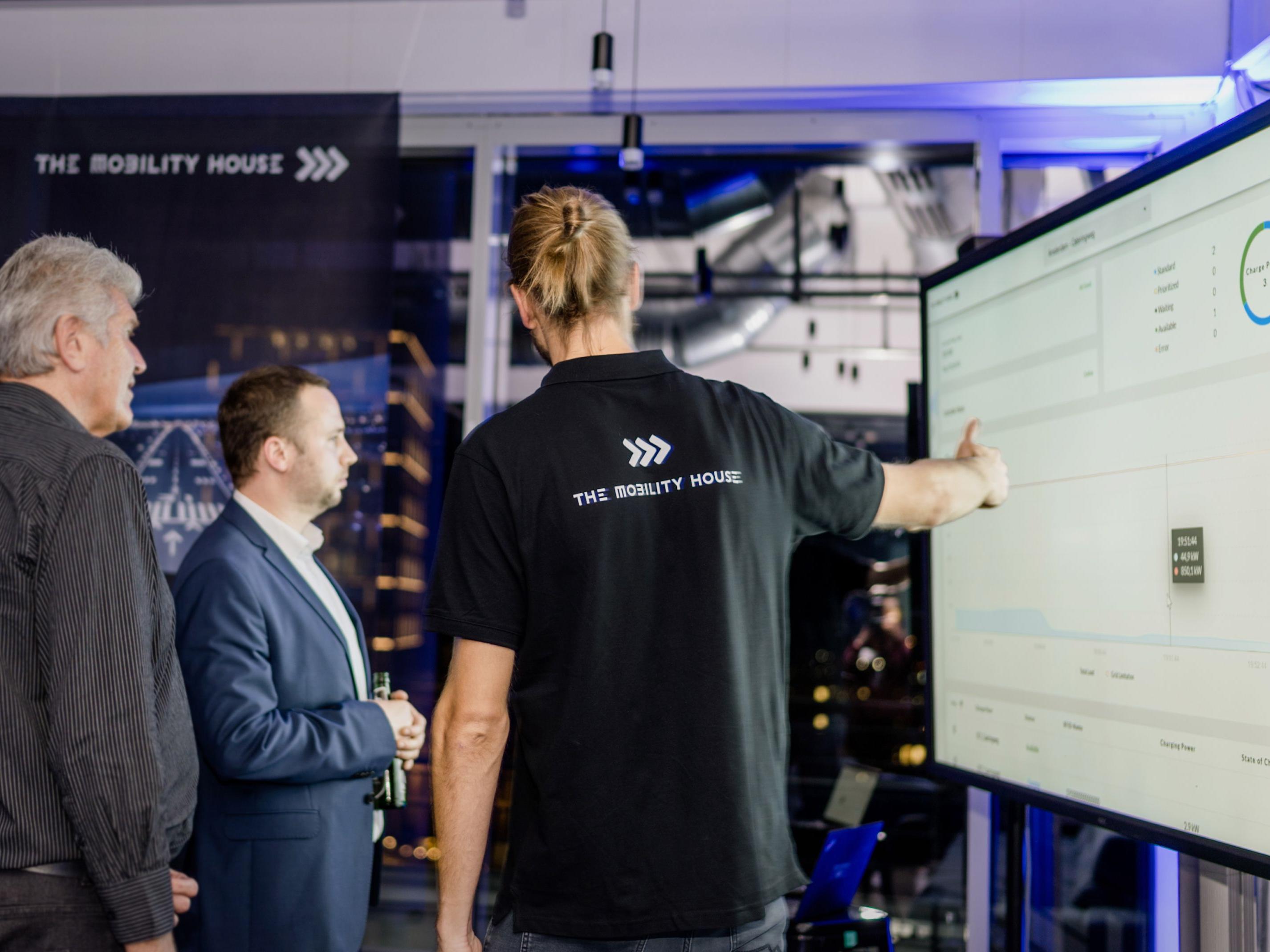 The Mobility House employee explaining load management