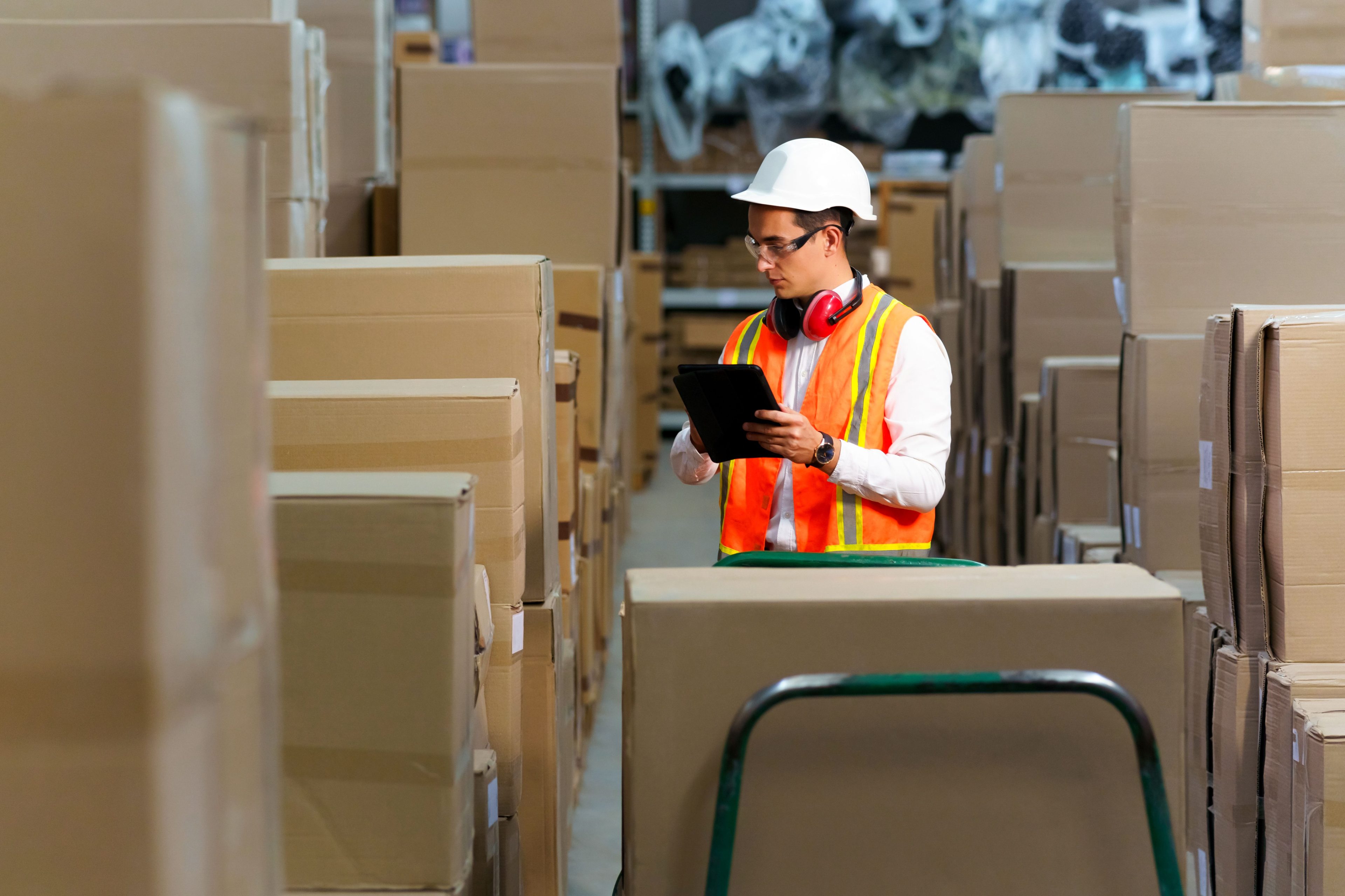 Mitarbeiter in einem Logistik-Lager